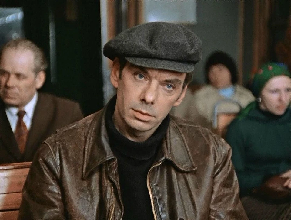 Баталов в роли "Гоши из фильма Москв слезам не верит"