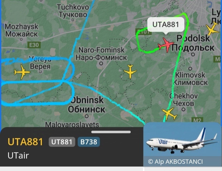    Экстренную посадку во Внуково совершил самолет «ЮТэйр» Петербург — Самарканд