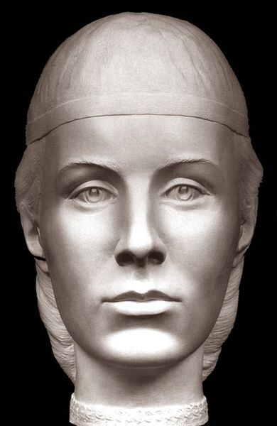 Елена Васильевна Глинская (ок. 1508, Великое княжество Литовское — 4 апреля 1538[1], Русское государство) — вторая жена государя всея Руси Василия III, мать царя Ивана IV Грозного, регентша на время его малолетства с 3 декабря 1533 года и до своей смерти, княгиня Московская и великая княгиня Владимирская