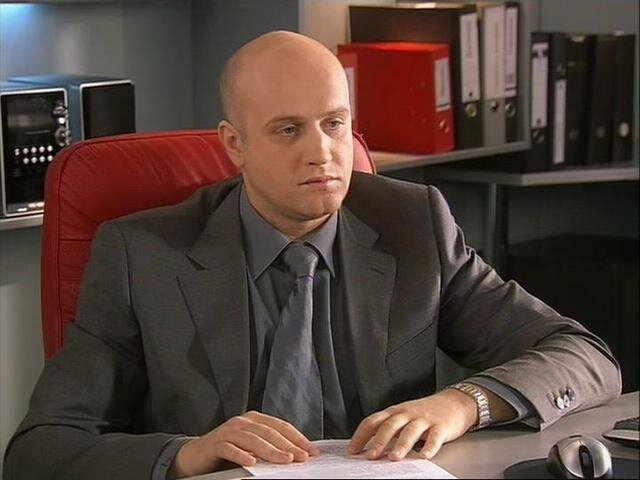 Фото из открытого источника в Интернете. Вам не кажется, что актёры подобраны просто не в бровь, а в глаз?