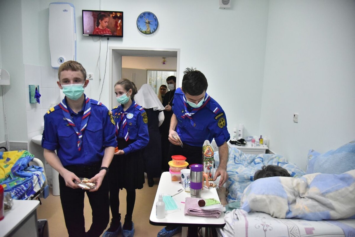  📷    Митрополит Петр в Рождество навестил пациентов хосписа больницы имени Пирогова Оренбурга Белов Михаил Александрович