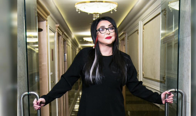    Фото: @lolitamilyavskaya Софья Чулкова