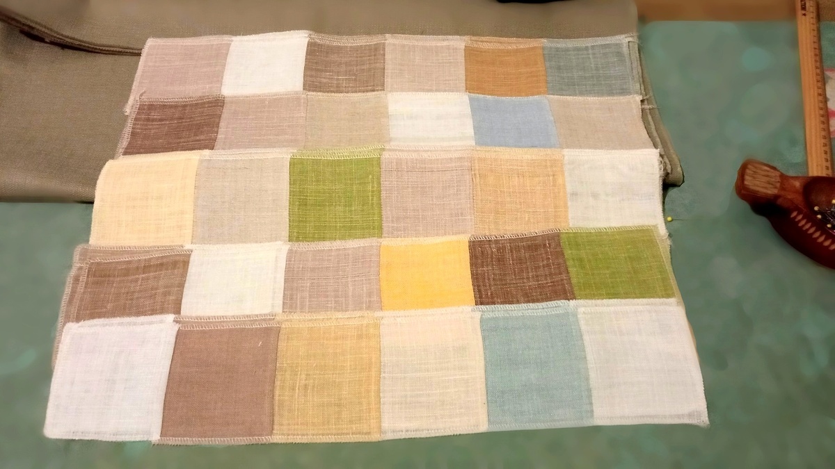 30 + 1 кармашков. По пять сшито и один отдельно, дальше будет ясно