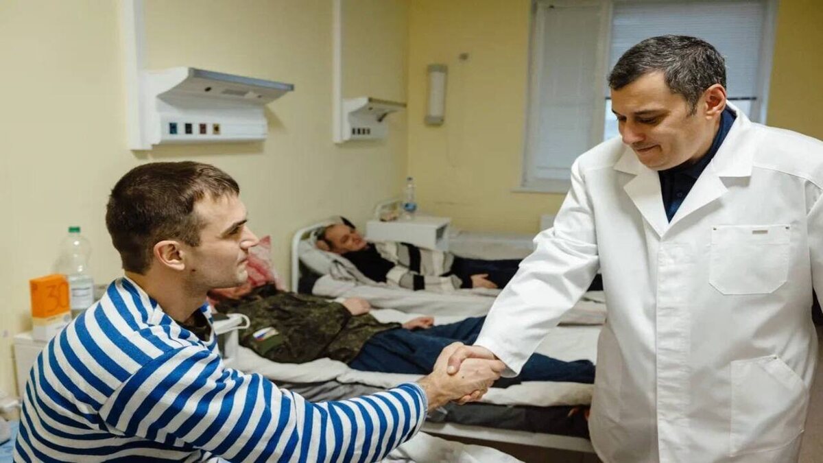    Александр Хинштейн навестил раненых бойцов – участников боев за освобождение Курской области