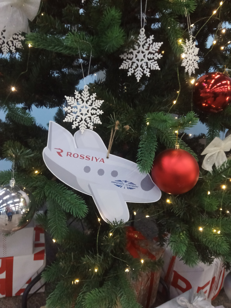 Новогодняя елка в аэропорту Оренбурга