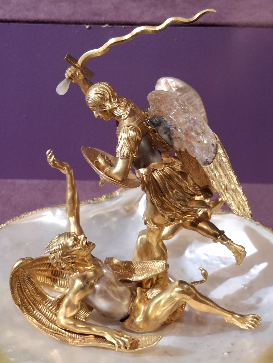 Статуэтка Архангел Михаил повержает дьявола