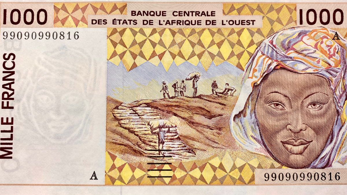 Красивые банкноты печатались на станках французского банка…