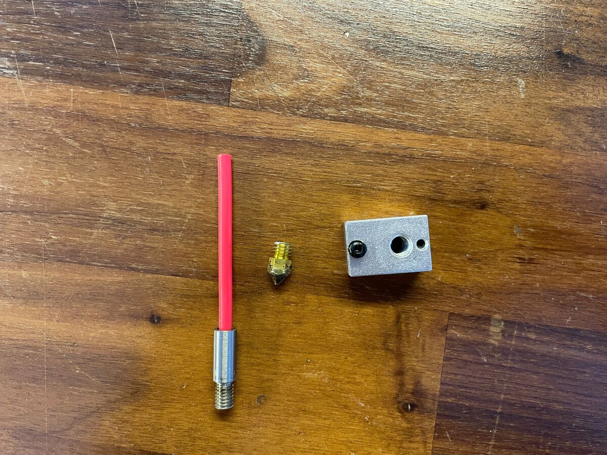 Тут все - стокове сопло, термобарьер, кубик