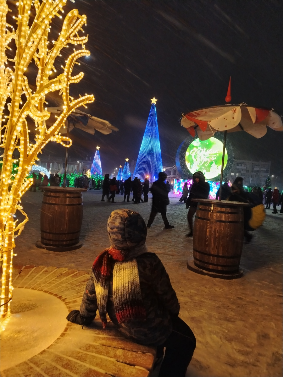 Новогодняя сказка на площади Куйбышева
