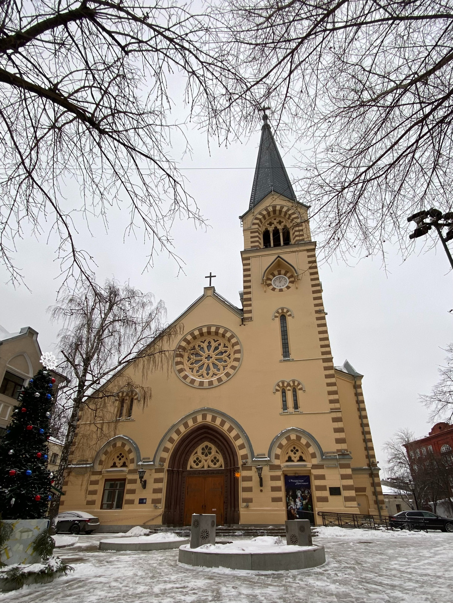Фото автора канала. Евангелическо-лютеранский кафедральный собор святых Петра и Павла.