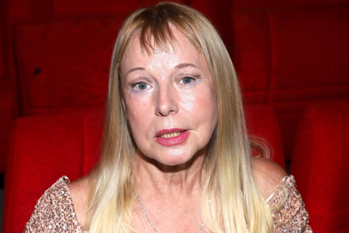     «Я не заслужила бесславного насильственного покидания стен»: пережившую инсульт Елену Кондулайнен выгоняют из театра