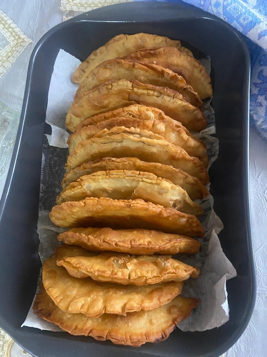 Готовые чебуреки, без менделеевской воды.