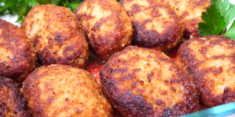 Если готовлю КОТЛЕТЫ, то только так и никак по другому... Этот рецепт уже давно прижился в нашей семье.