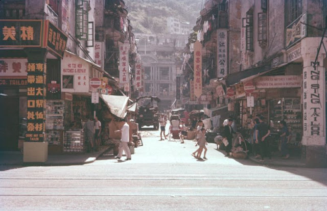 Johnston Road, Connaught Aerated Water Company Limited на Queen's Road East, переулок — Li Chit Street, Гонконг, 1957 г.

