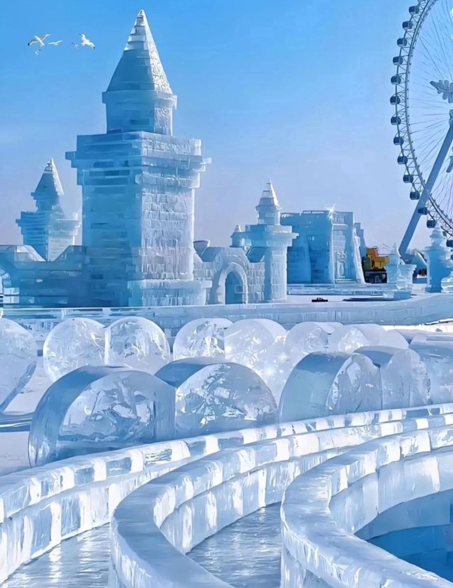 Всего за 15 дней создаётся город из льда и снега в китайском Харбине (фото из открытых источников в интернете) 
