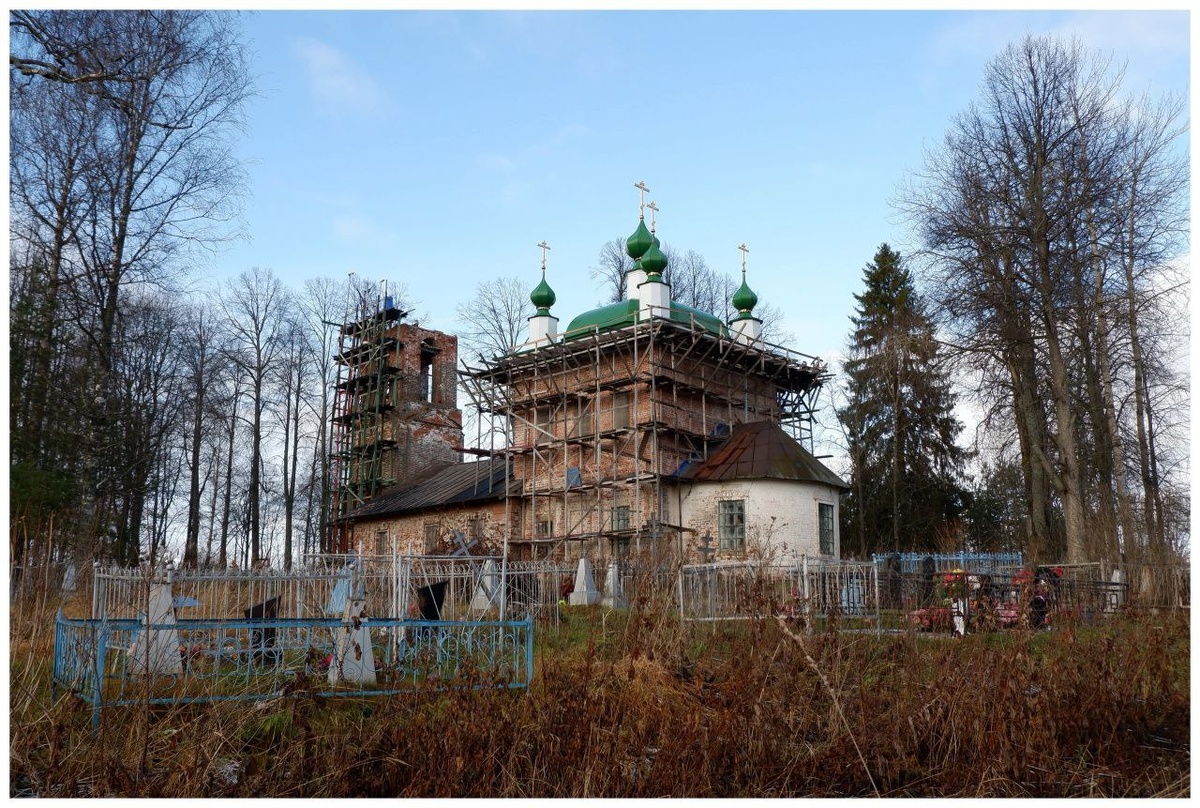Храм Спаса Нерукотворного Образа в селе Спас-Лом