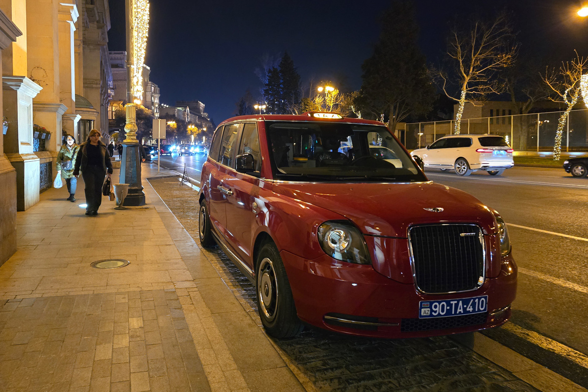 Ночной Баку: огни, ярмарки и встреча Нового года