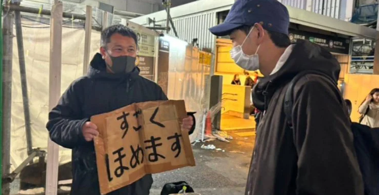 Я думаю, в том жи Питере летом такая услуга стрельнула рублей за 100