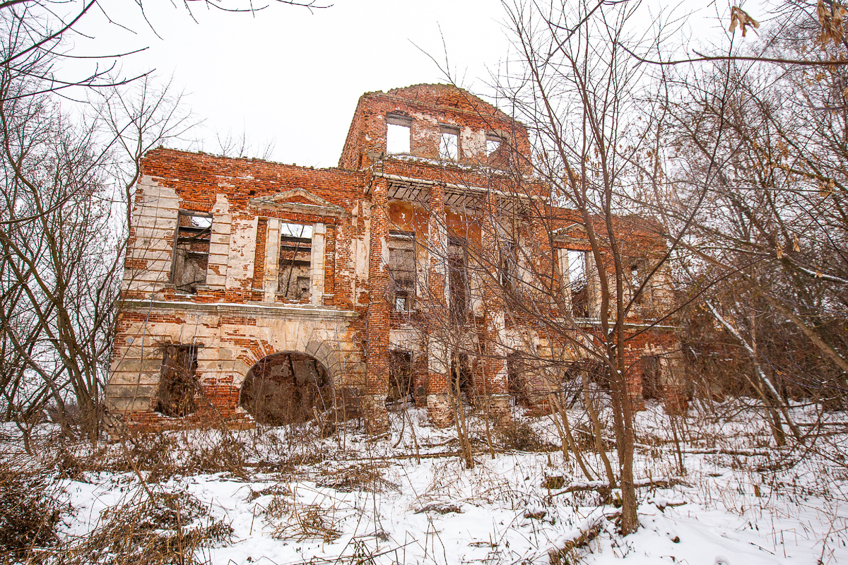 Усадьба Зендиково, главный дом. Посёлок Зендиково, городской округ Кашира. Московская область. Фото автора статьи 