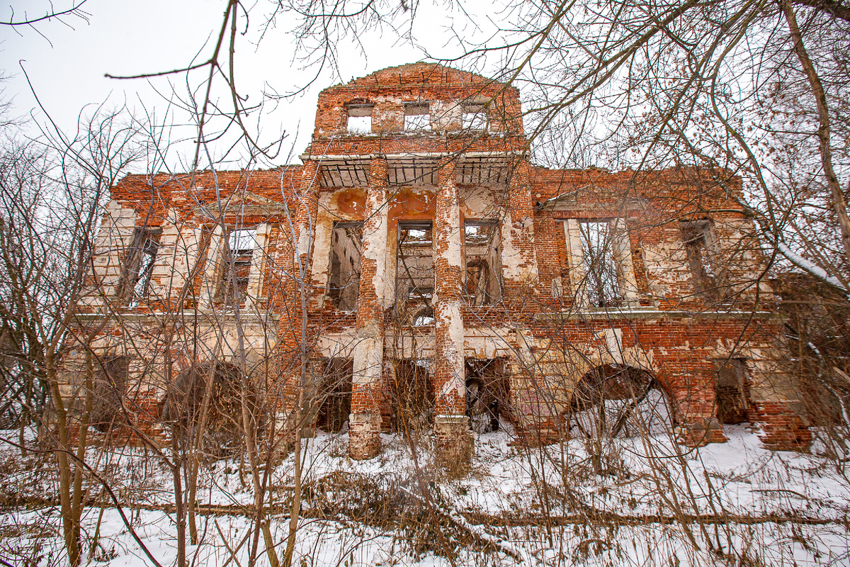 Усадьба Зендиково, главный дом. Посёлок Зендиково, городской округ Кашира. Московская область. Фото автора статьи 