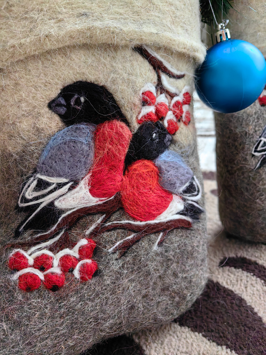 Каждая вышивка уникальна.