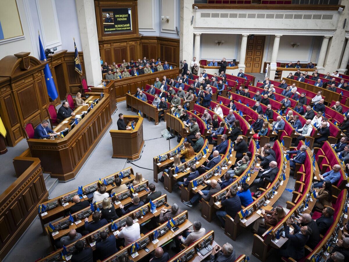    Владимир Зеленский во время выступления в Верховной раде Украины© AP Photo / Press Service Of The President Of Ukraine