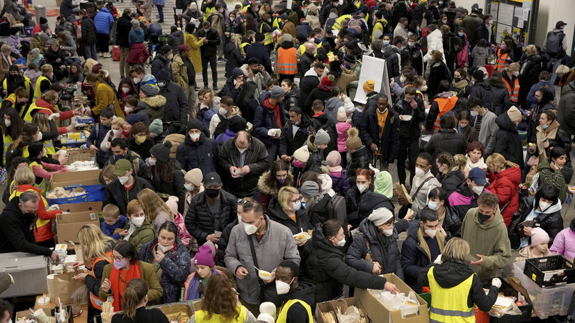     Украинские беженцы в ЕС  AP Photo / Michael Sohn