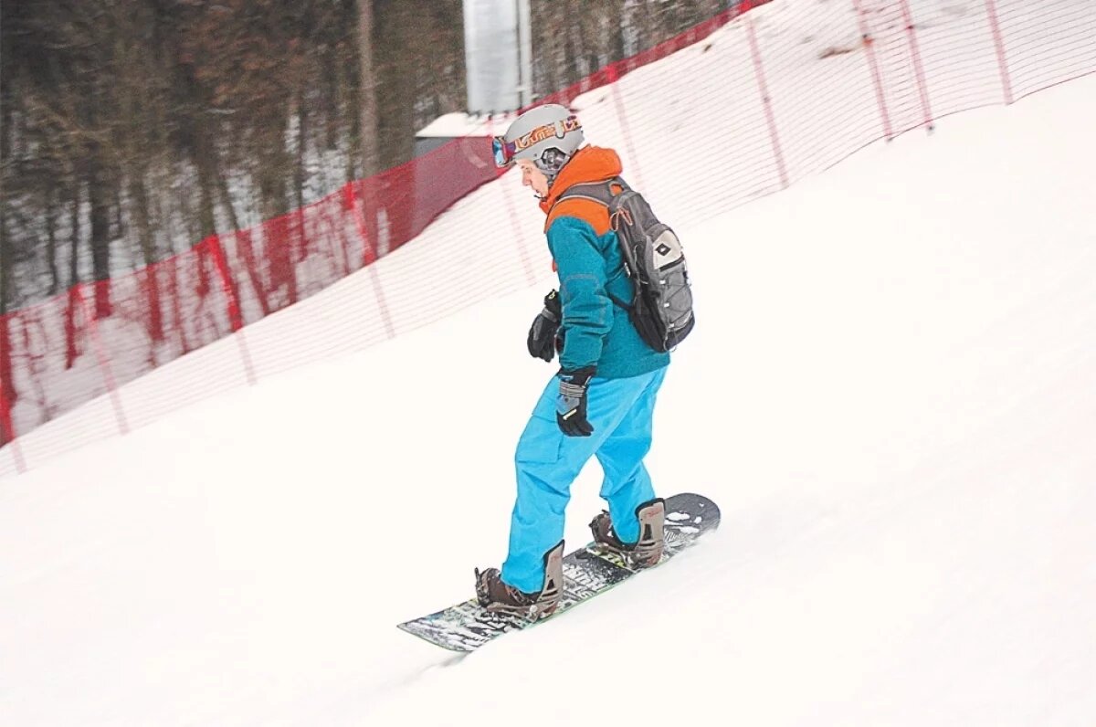    На Воробьёвых горах есть тренировки и на лыжах, и на сноуборде.