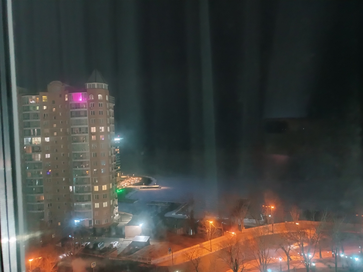 А это уже ночной вид. Всё же не зря заплатила))) 