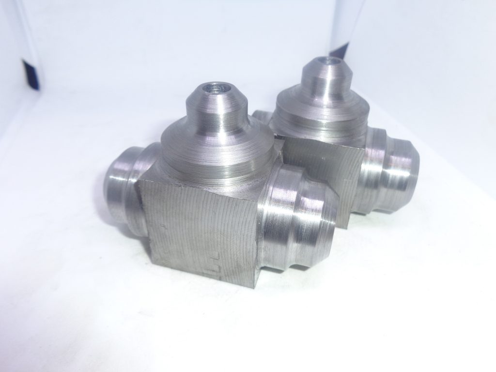 угольник гост
ниппель нкт
Тройники точеные
