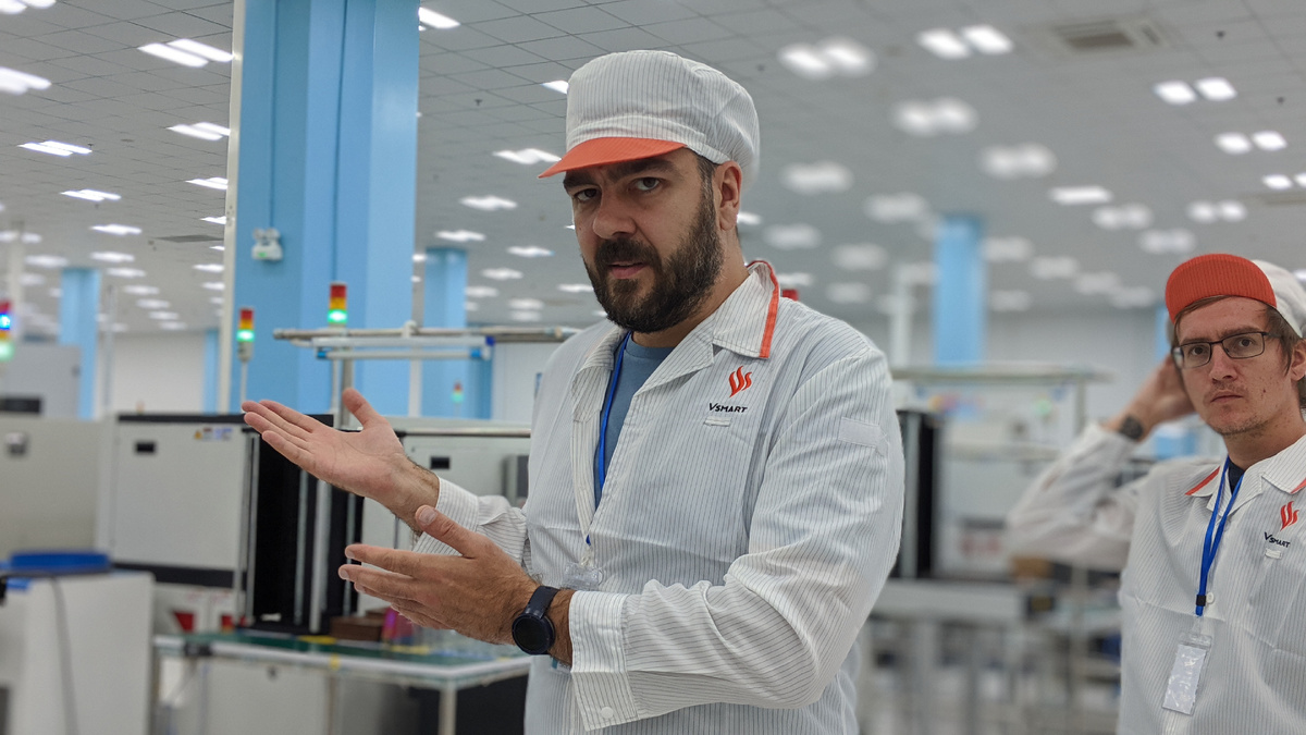 Вообще это я на заводе смартфонов во Вьетнаме, ну пусть будет это фото, тоже белый халат)