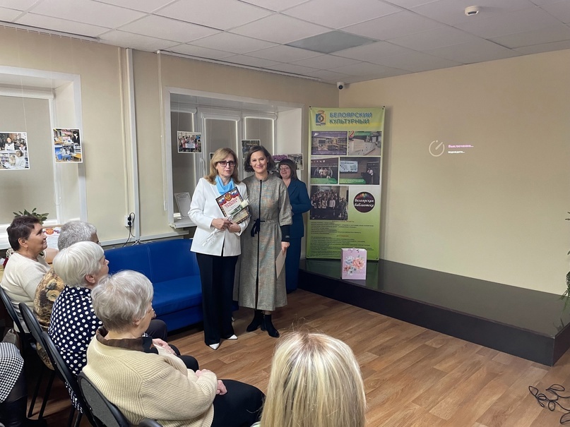 Директор МБУК БГО «Белоярская ЦРБ» Н. А. Жданова и Начальник Управления культуры Администрации БГО А. П. Дёмина