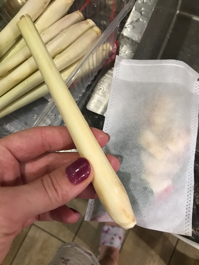 Лимонная трава и мешочек для кореньев и специй