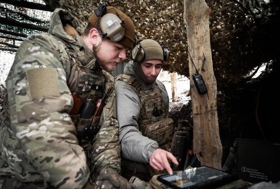    Военнослужащие вооруженных сил Украины в зоне боевых действий