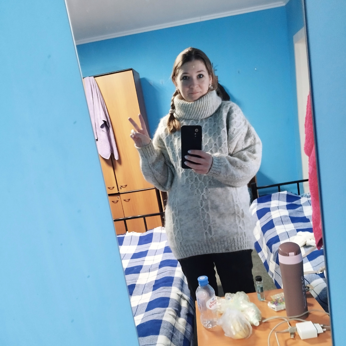 Свитер лежал лет 20 в закромах и вот дождался своего звёздного часа!😁 Он очень теплый.