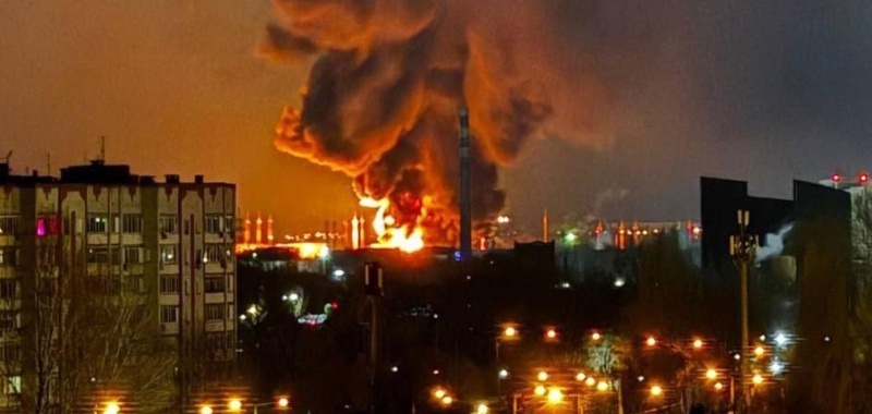    Украина запустила более 3-х десятков дронов по России. В Саратовской области повреждена нефтебаза