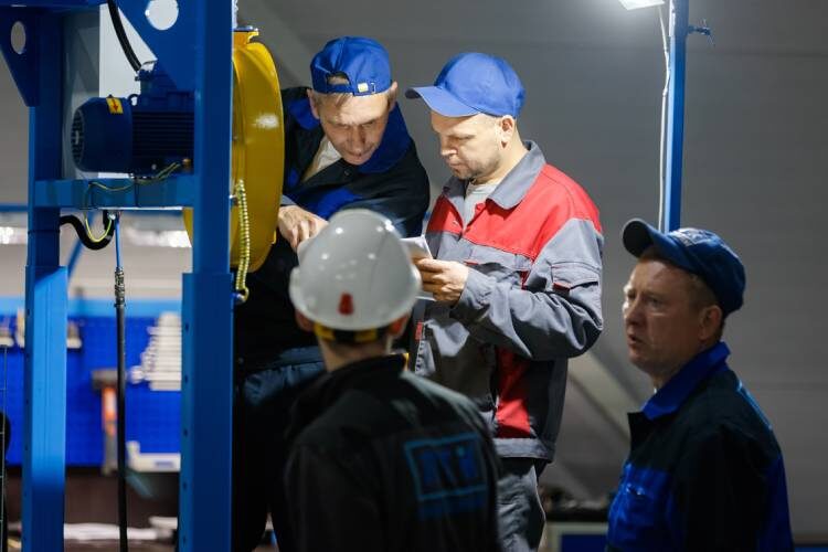    «Среди самых востребованных позиций — квалифицированные рабочие, водители грузовых автомобилей, машинисты спецтранспорта, разнорабочие, инженеры, персонал сферы услуг».   
Фото: «БИЗНЕС Online»