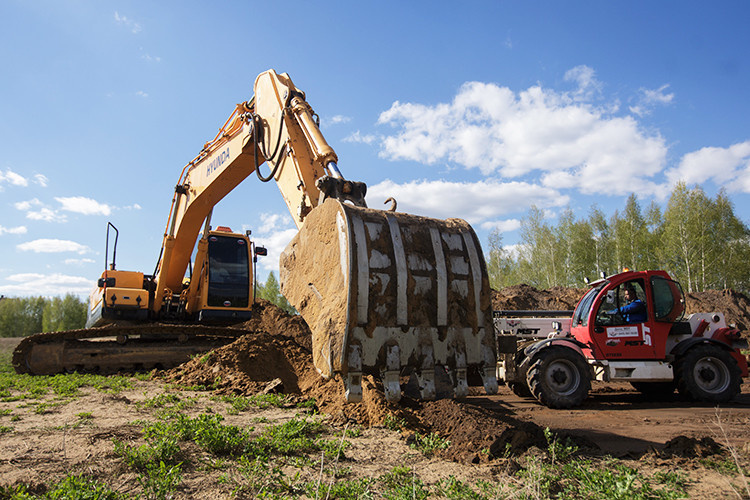    «Найти водителя на спецтехнику даже с зарплатой в 220 тысяч рублей сейчас сложно».   
Фото: «БИЗНЕС Online»