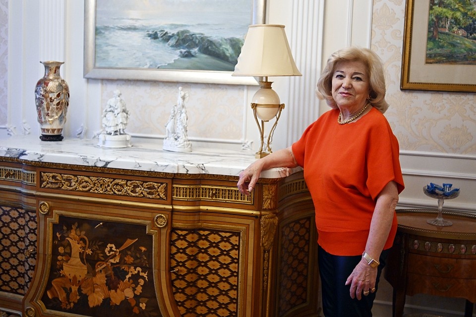    Франческа де Бардин в московской квартире. Она любит классический стиль и признается, что может носить одежду, купленную еще в восьмидесятые — из моды такие «вневременные» вещи не выходят Иван МАКЕЕВ