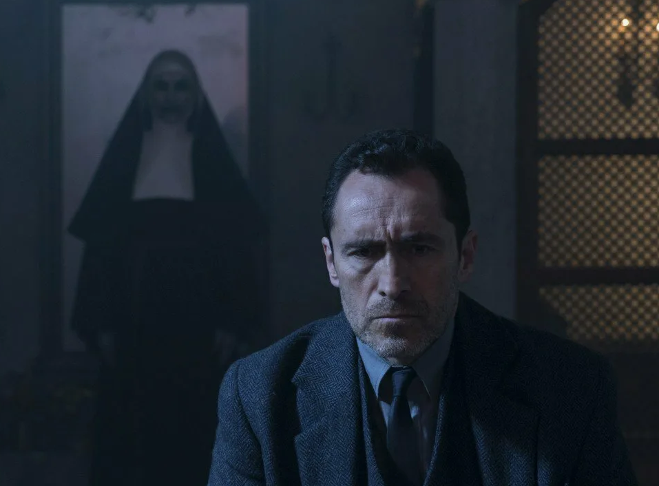 - когда вкурилке рассказываешь байки про начальницу, а она уже минуту как стоит сзади