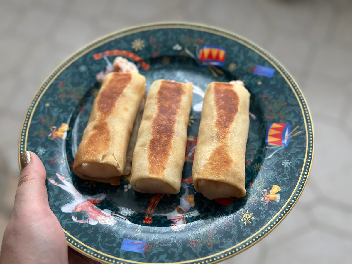 Блины с ветчиной и сыром на завтрак