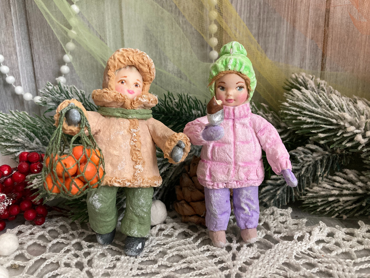 Елочные игрушки ручной работы из ваты, высота до 12 см. Фото автора