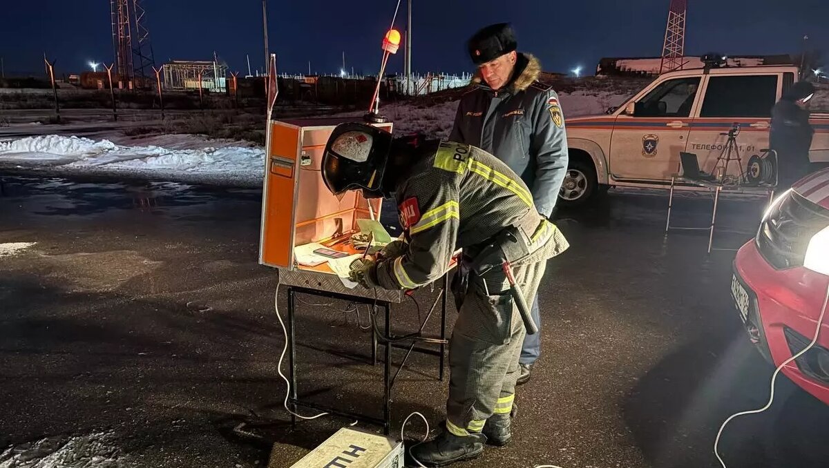 На территории промпредприятия развернули оперштаб для ликвидации последствий атаки. Фото: Губернатор Саратовской области