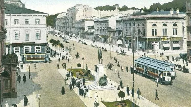 Памятник Столыпину на Крещатике. Википедия