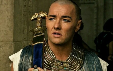 Мужчины желали имущества и власти.