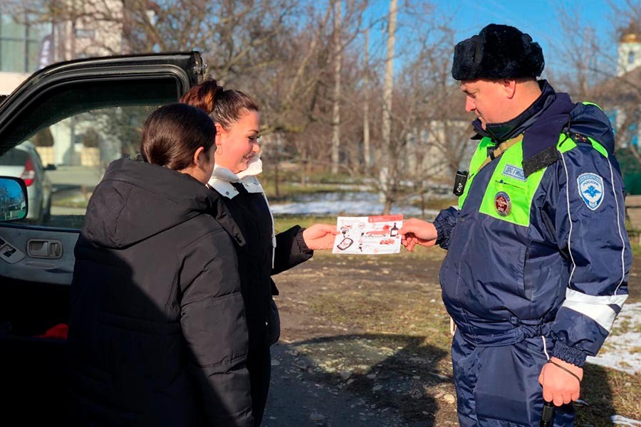    Сотрудники Госавтоинспекции напомнили о безопасности