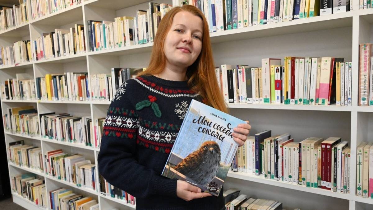    Участница встречи в литературной гостиной в «Иностранке» Алена Кашура / Фото: Мария Хапцова / Вечерняя Москва