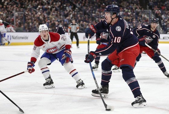    Нападающий «Коламбус Блю Джекетс» Дмитрий Воронков (10)