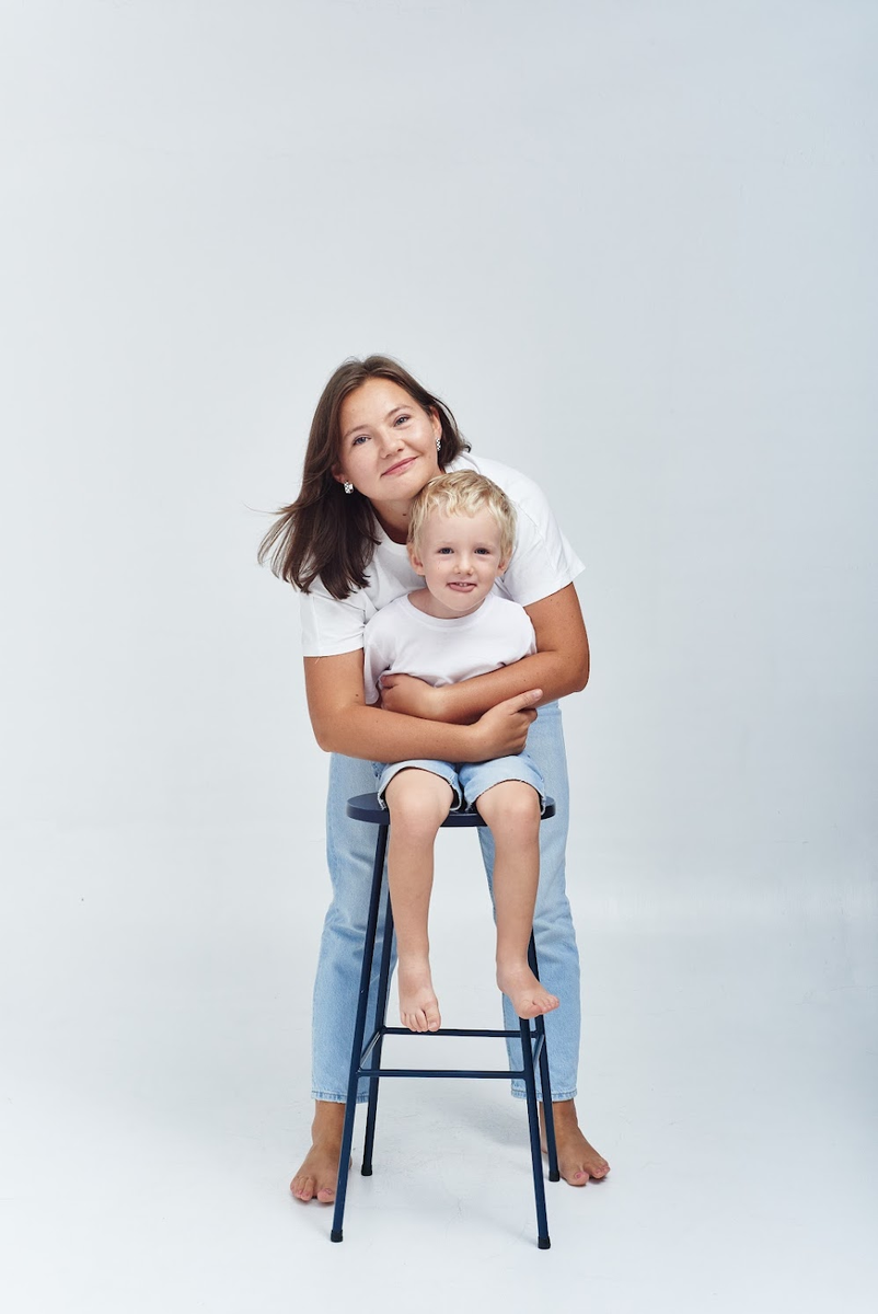 Фото с малышом летние, мы еще с морским загаром по сандалиям :)