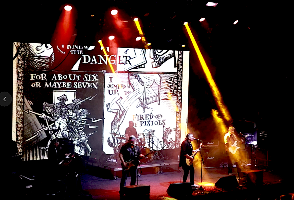 Шоу - бизнес. Ключевое слово - бизнес. 